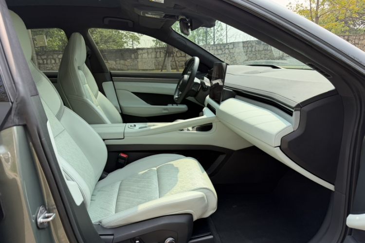 Used Zeekr 001 2024 WE Edition 95 kWh All-Wheel Drive Interior 9