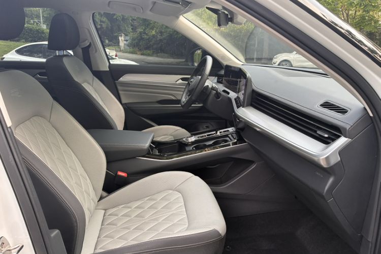 Used Volkswagen Tavendor 2023 380TSI Four-Wheel Drive R-Line Cruise Edition Right Front Seat