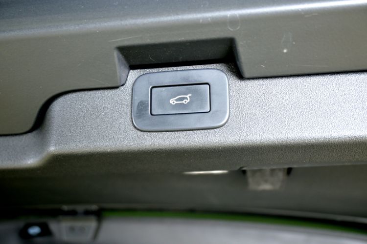 Used Land Rover Discovery 2023 Restyled 360 PS R-Dynamic SE