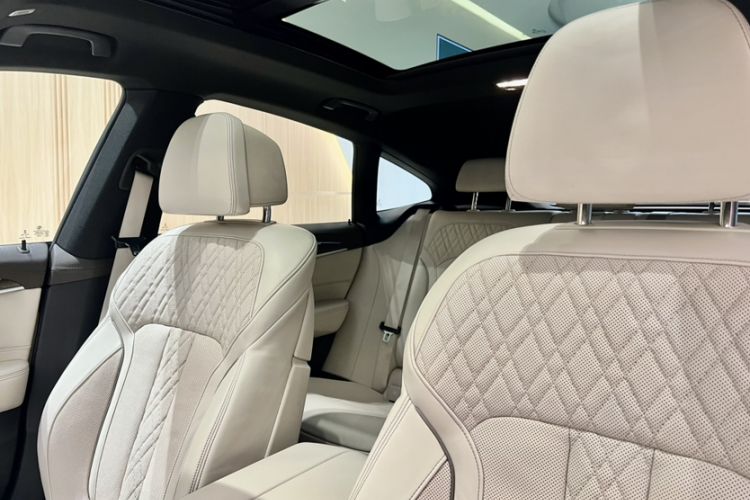 Used BMW 6 Series GT 2018 640i xDrive M Sport Package
