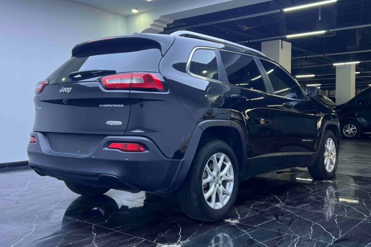 Used Jeep Cherokee 2016 2.0L Superior Edition