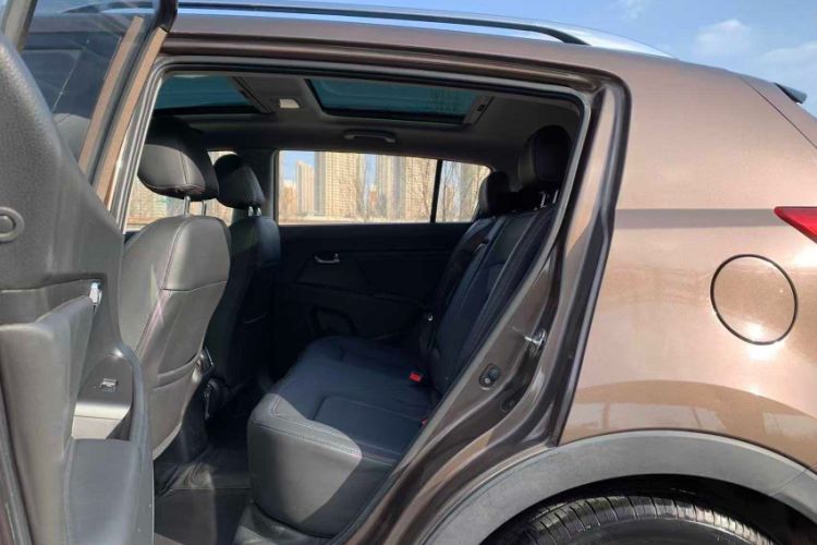 Used Kia Sportage R 2015 2.0L Automatic Two-Wheel Drive DLX Model
