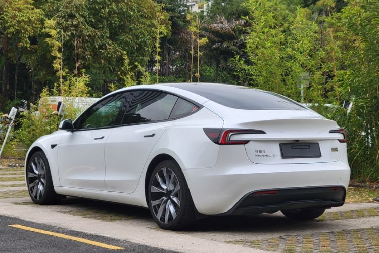 Used Tesla Model 3 2023 Long-Range All-Wheel-Drive Version