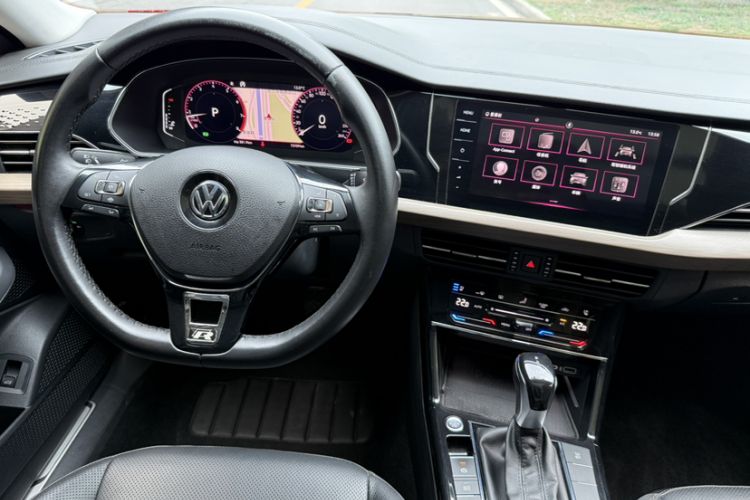 Used Volkswagen Passat 2020 330TSI Luxury Edition China VI Interior 10