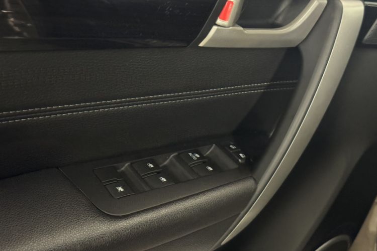 Used Chevrolet Captiva 2017 2.4L 4x4 Flagship Edition 7-Seater
