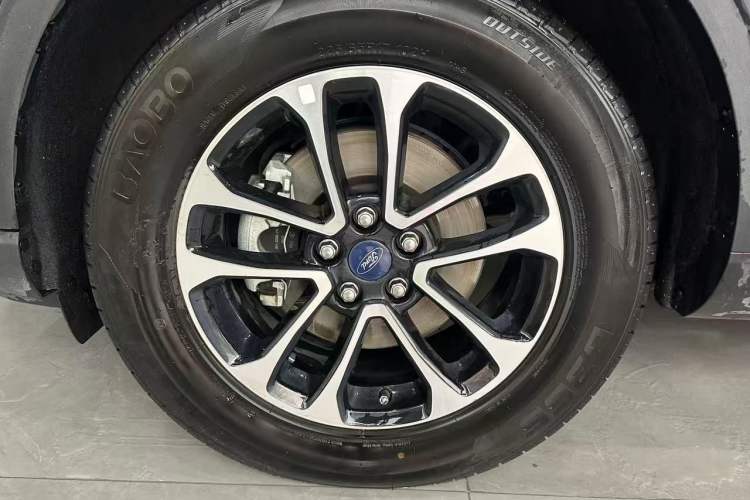 Used Ford Escape 2020 EcoBoost 245 Two-Wheel-Drive Comfort Edition Exterior 9