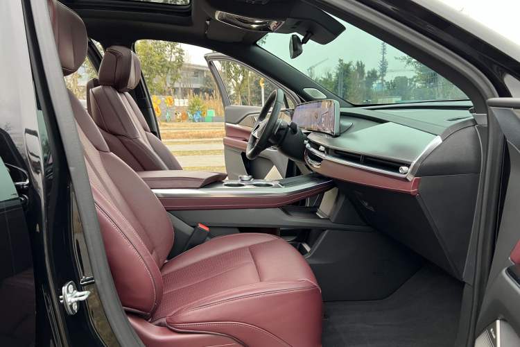 Used Cadillac XT5 2025 2.0T Platinum Edition