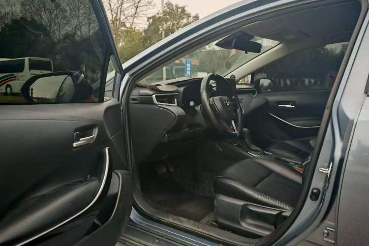 Used Toyota Corolla 2023 1.8L Smart Electric Hybrid Dual-Motor Pioneer Edition Interior 2