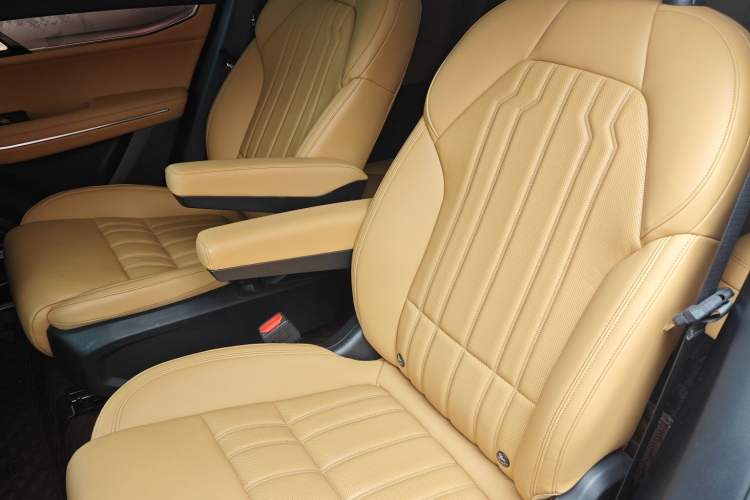 Used Lynk & Co 09 EM-P 2023 2.0TD EM-P Long-Range Version PM Six-Seater Interior 3