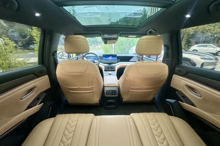 Used BYD Song L DM-i 2024 112 km Beyond Edition Interior 7