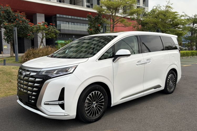 Used Denza D9 2022 DM-i 970 Four-Wheel Drive Prestige Model
