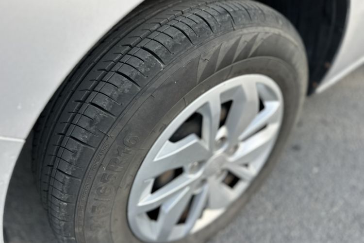 Used JAC Refine M4 2019 Business & Travel Series 2.0L Manual Comfort Model China VI