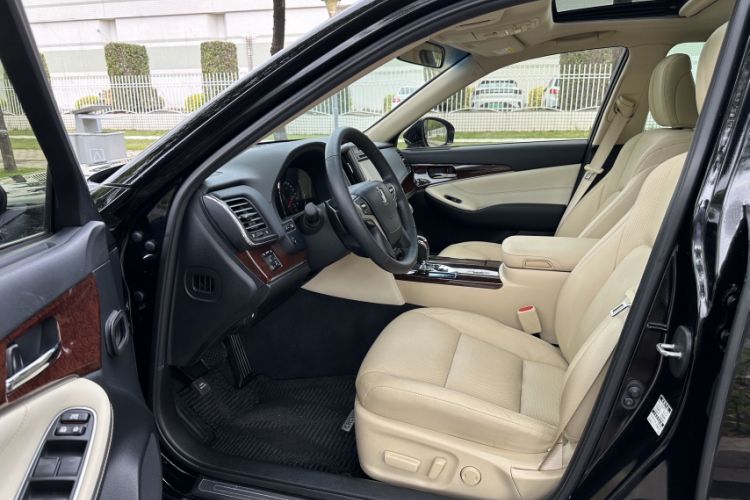 Used Toyota Crown 2018 2.0T Fashion Edition
