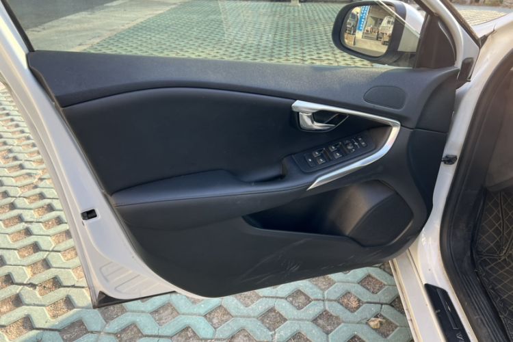 Used Volvo V40 2018 T3 Zhiyi Edition