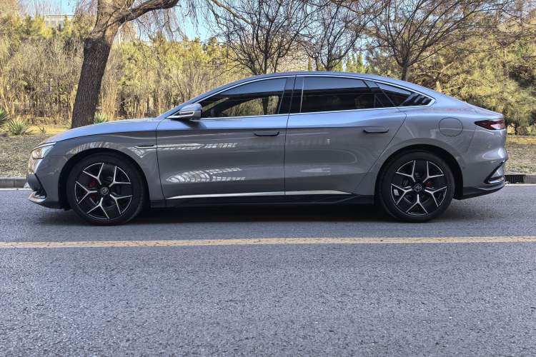 Used BYD Han 2022 DM-i 242km Flagship Model
