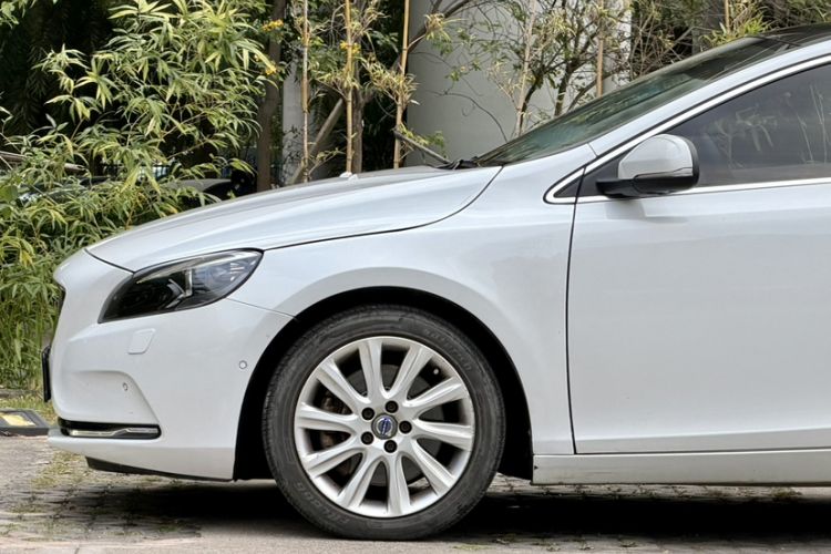 Used Volvo V40 2016 T4 Smart Luxury Edition