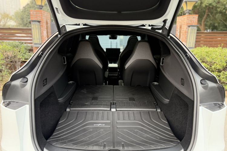 Used Tesla Model Y L 2025 Model Long-Range All-Wheel-Drive Version