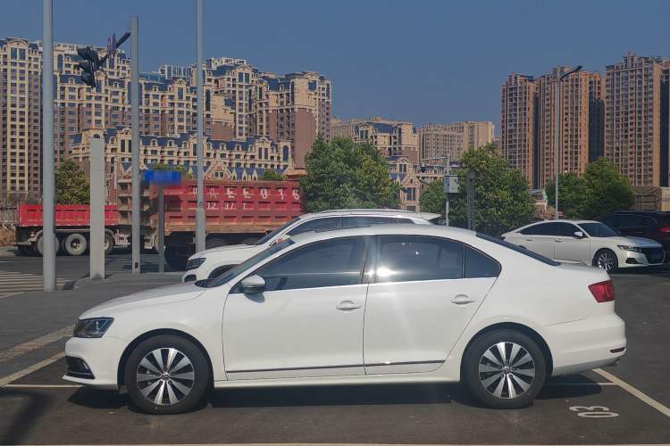 Used Volkswagen Sagitar 2017 230TSI Automatic Comfort Version