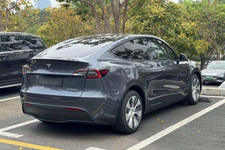 Used Tesla Model Y 2021 Long-Range All-Wheel-Drive Version Exterior 4