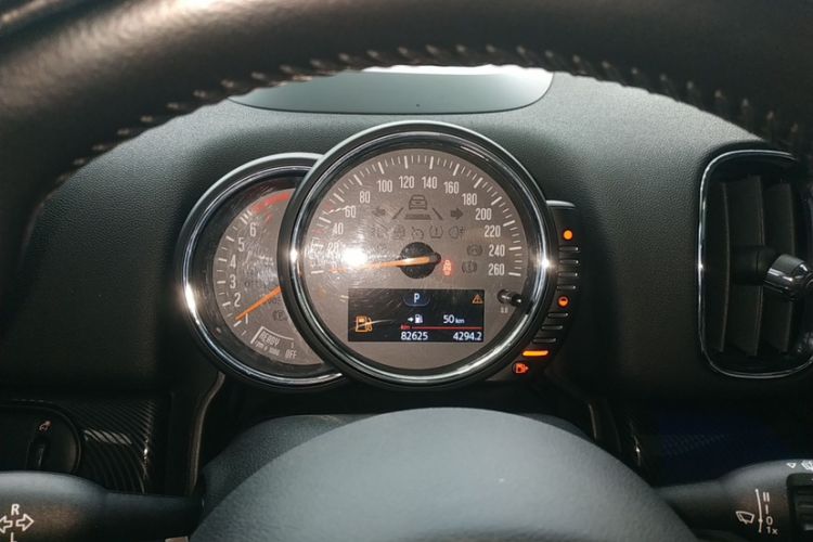 Used MINI Countryman 2017 2.0T COOPER S ALL4 Explorer Odometer Close Up
