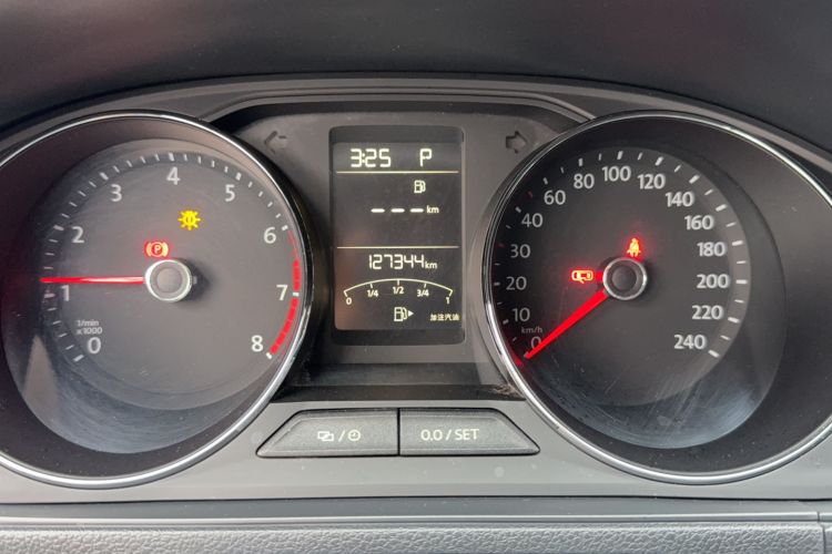 Used Volkswagen Lavida 2015 1.6L Automatic Comfort Edition Odometer Close Up