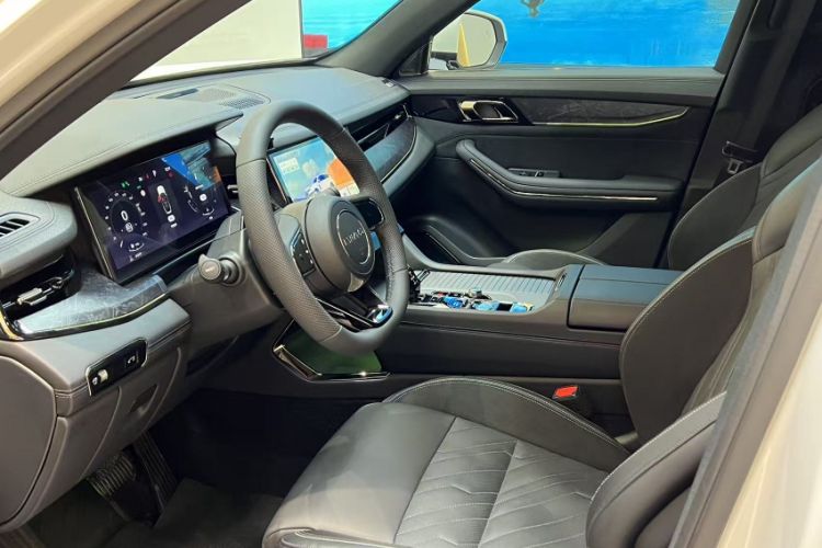 Used Lynk & Co 09 2021 2.0T Halo Six-Seater