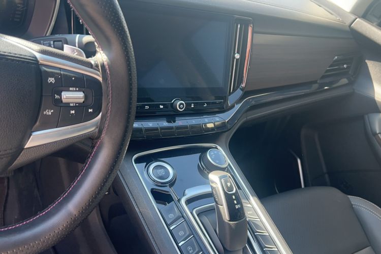 Used JMC Yuhu 9 2022 2.0T Automatic Gasoline 4x4 Comfort Edition Audio And AC Panel