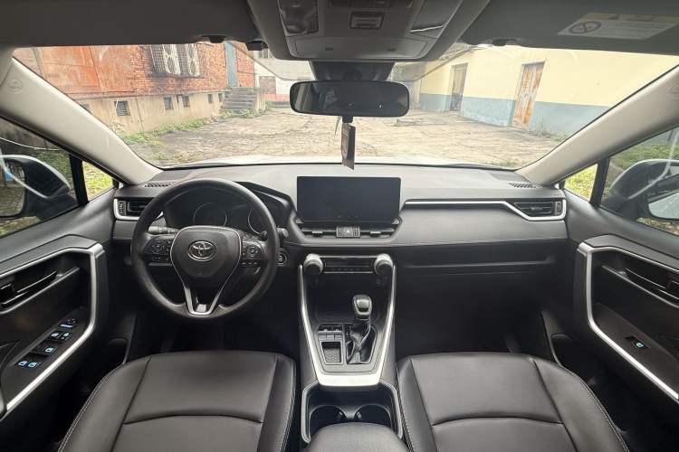 Used Toyota RAV4 2023 2.0L CVT Two-Wheel Drive Urban Edition Interior 4