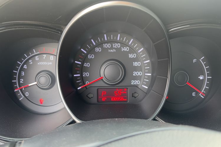 Used Kia K2 2015 Sedan 1.4L Automatic GLS Odometer Close Up