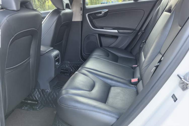 Used Volvo V60 2017 T4 Smart Edition China V Standard Interior 8