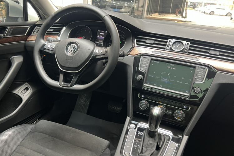 Used Volkswagen Magotan 2017 380TSI DSG Prestige Edition Interior 2