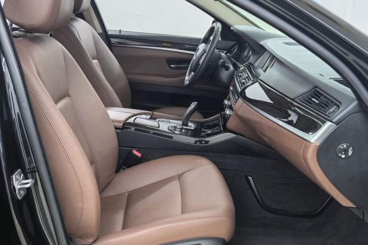 Used BMW 5 Series 2017 525Li Leading Model
