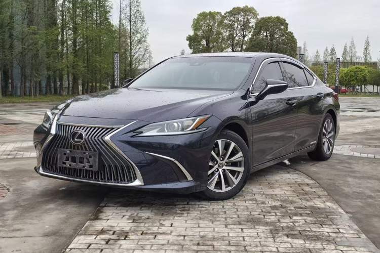 Used Lexus ES 2018 300h Premier Edition China VI Standard