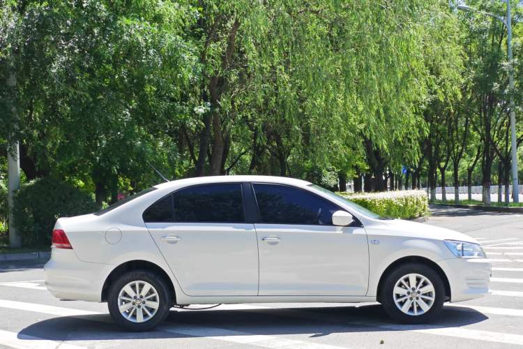 Used Volkswagen Santana 2015 1.6L Automatic Fashion Edition