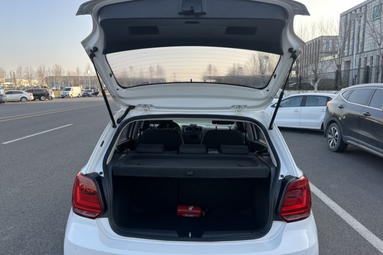 Used Volkswagen Polo 2016 1.6L Automatic Comfort Model