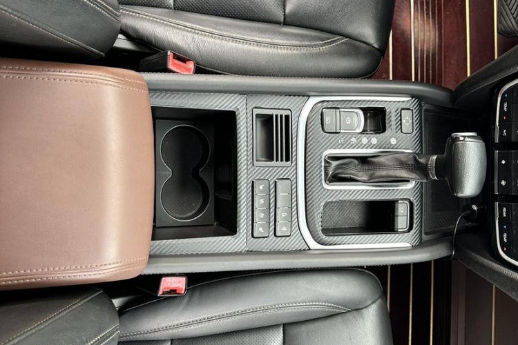 Used GAC Trumpchi GS8 2017 320T Two-Wheel Drive Luxury Smart Connectivity Version (7 Seats) Interior 6