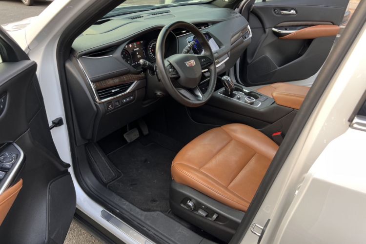 Used Cadillac XT4 2018 28T 4x4 Platinum Edition