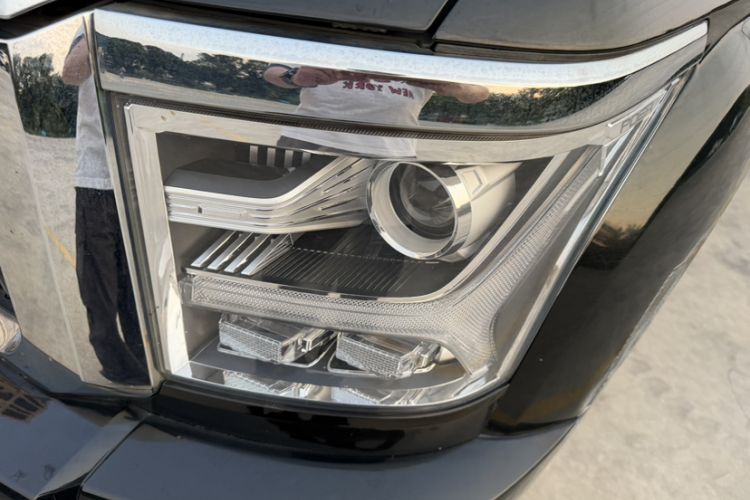 Used Great Wall King Kong Poer 2022 2.0T Manual Gasoline Two-Wheel Drive Elite Version with Long Bed and Flatbed – GW4C20B Interior 4