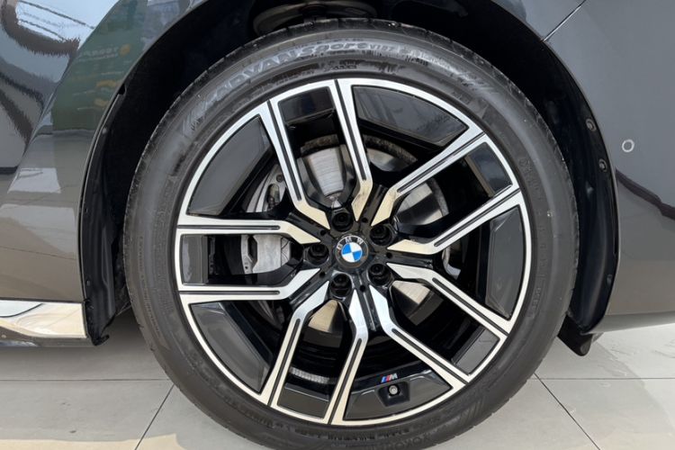 Used BMW 7 Series 2023 735Li M Sport Package Exterior 4