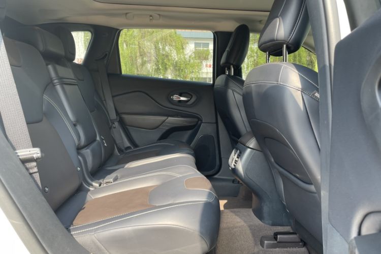 Used Jeep Cherokee 2016 2.4L Leading Smart Version Interior 1