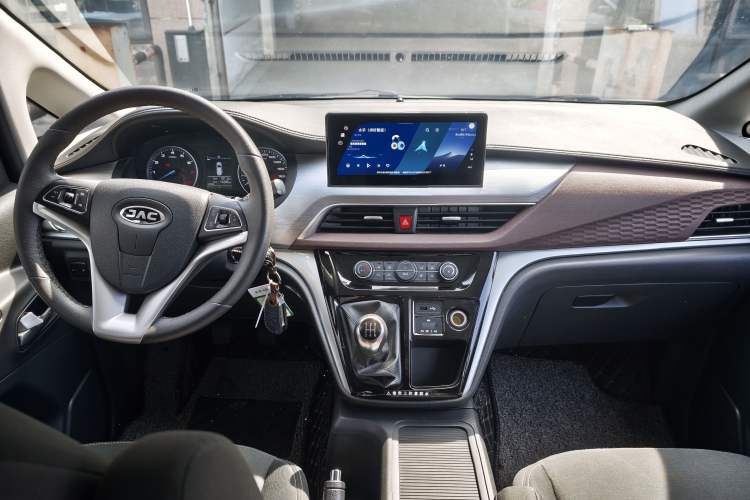 Used JAC Refine M3 2022 PLUS 1.5T 7-Seater Standard Model
