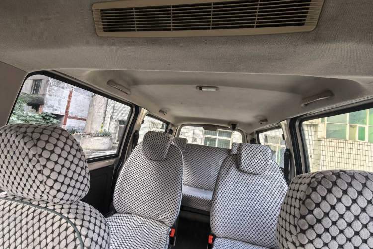 Used Wuling Rongguang V 2016 1.2L Standard Version
