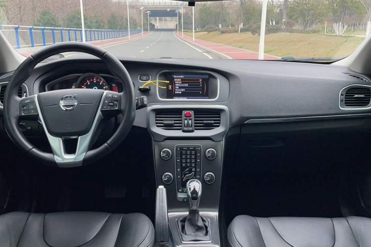 Used Volvo V40 2014 2.0T Zhiya Edition