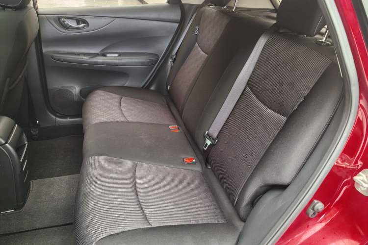 Used Nissan Tiida 2016 1.6L CVT Cool Dynamic Edition Exterior 6