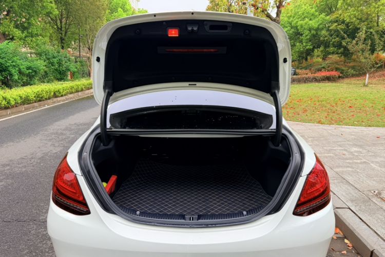 Used Mercedes-Benz C-Class 2019 Restyled C 260 L Sport Edition Trunk