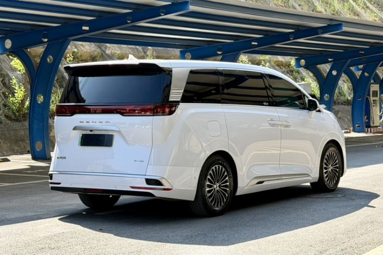 Used Denza D9 2022 EV 600 Four-Wheel Drive Flagship Model
