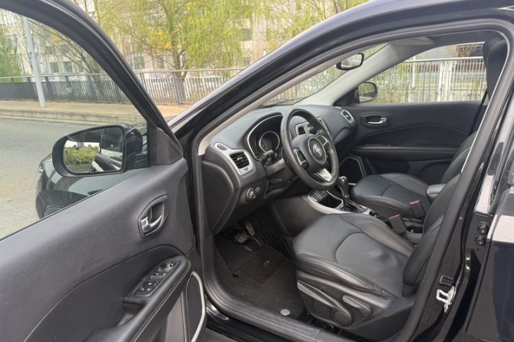 Used Jeep Compass 2017 200T Automatic Family Edition
