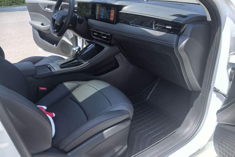 Used Roewe i5 2024 1.5L CVT Luxury Edition