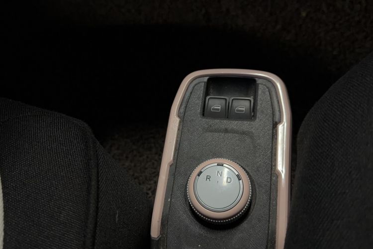 Used Chery QQ Ice Cream 2022 170km Sundae Phosphate Lithium-Ion Gear Lever