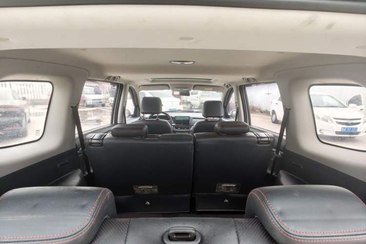 Used CHANGAN KAICHENG Oushang A600 2016 1.5L Manual Luxury 7-Seater Interior 6